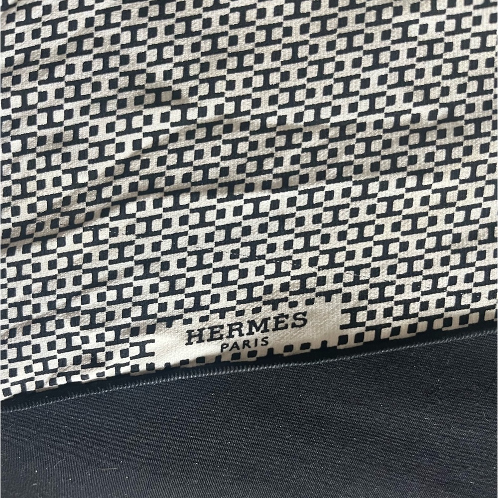 Hermés black & white scarf